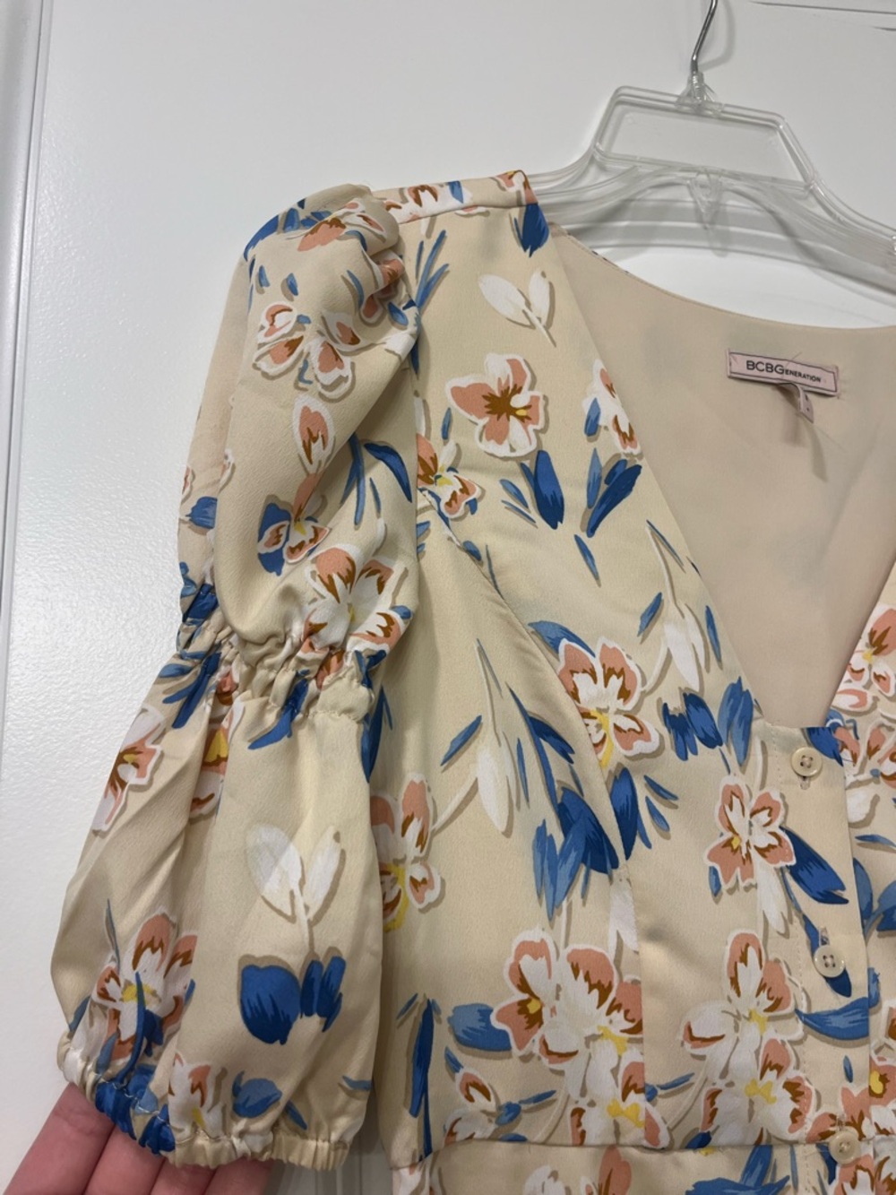 BCBG Spring Floral Smock Midi Dress V Neck Buttons Floral Print Chic Womens Sz 4 - Picture 4 of 11